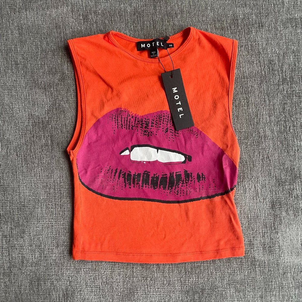 COPY - NWT Princess Polly MOTEL Lips Shirt (Size XS)